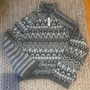 Steve Madden Indie Charcoal Gray and White Sweater Size XS NWT